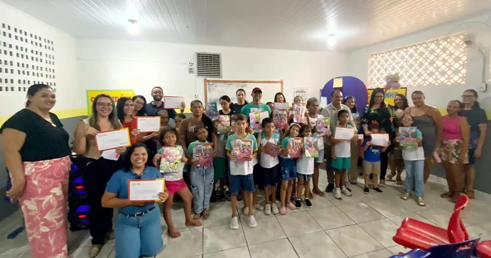 Ibotirama contempla 50 crianças com assinatura anual de revista em projeto de leitura