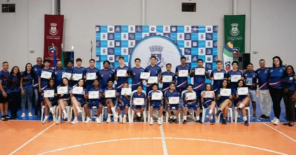 Além das regras do esporte, jovens aprendem valores em Luís Eduardo Magalhães